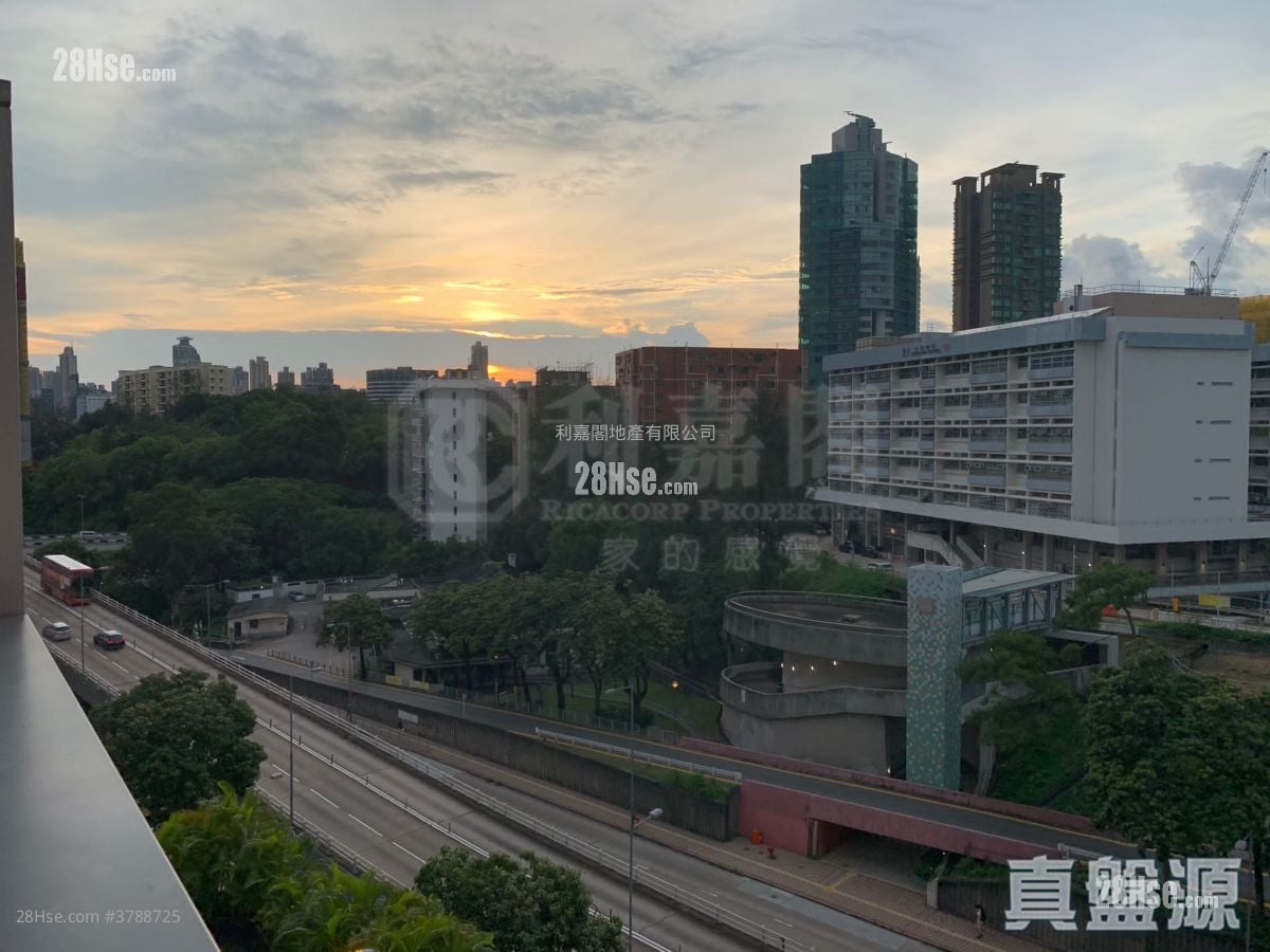 Dunbar Place Sell 4 Bedrooms 1,829 ft²