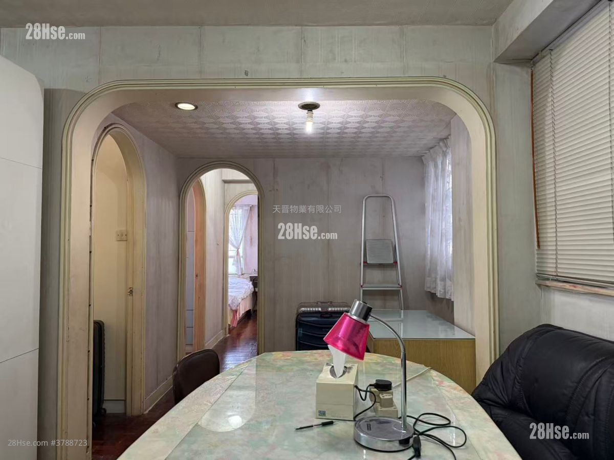 Whampoa Garden Sell 4 Bedrooms , 2 Bathrooms 681 ft²