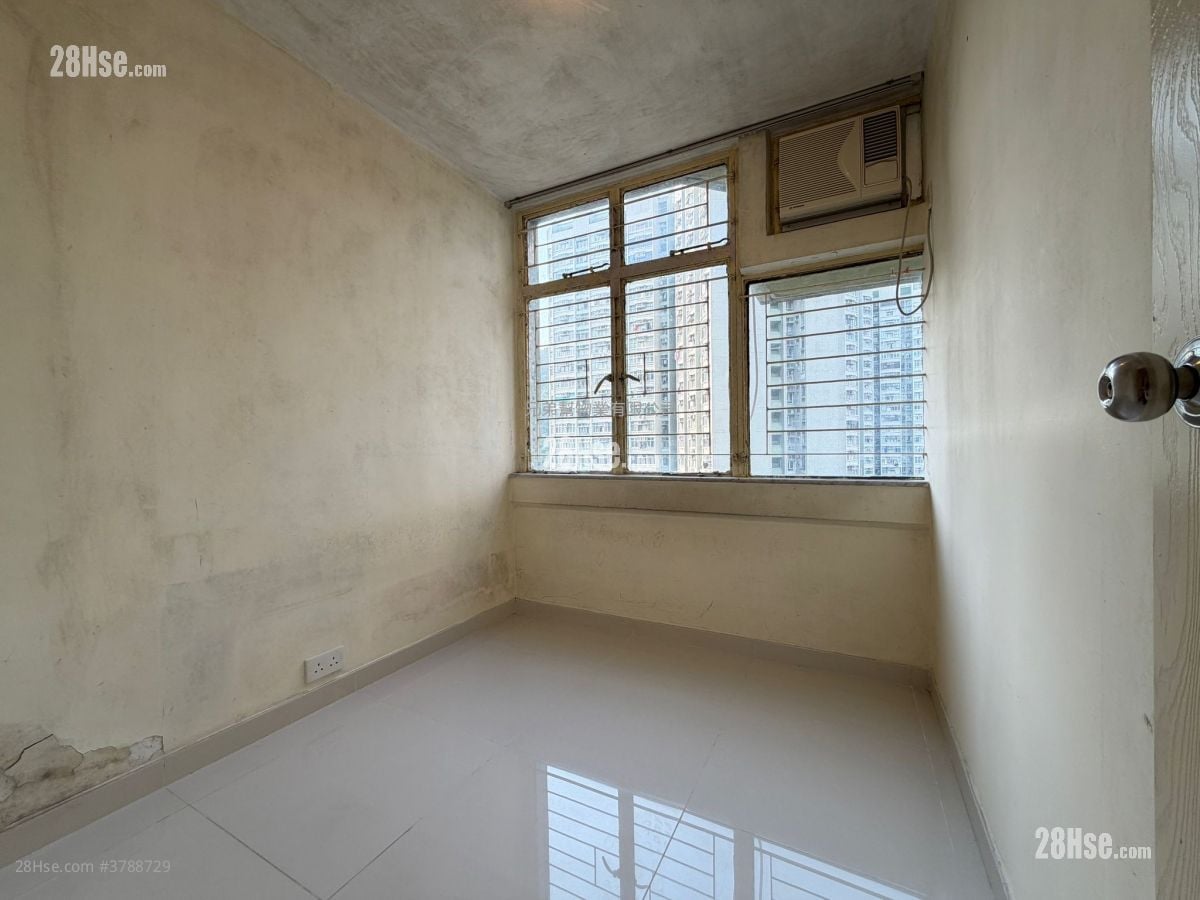 Chung Nga Court Sell 3 Bedrooms , 1 Bathroom 531 ft²