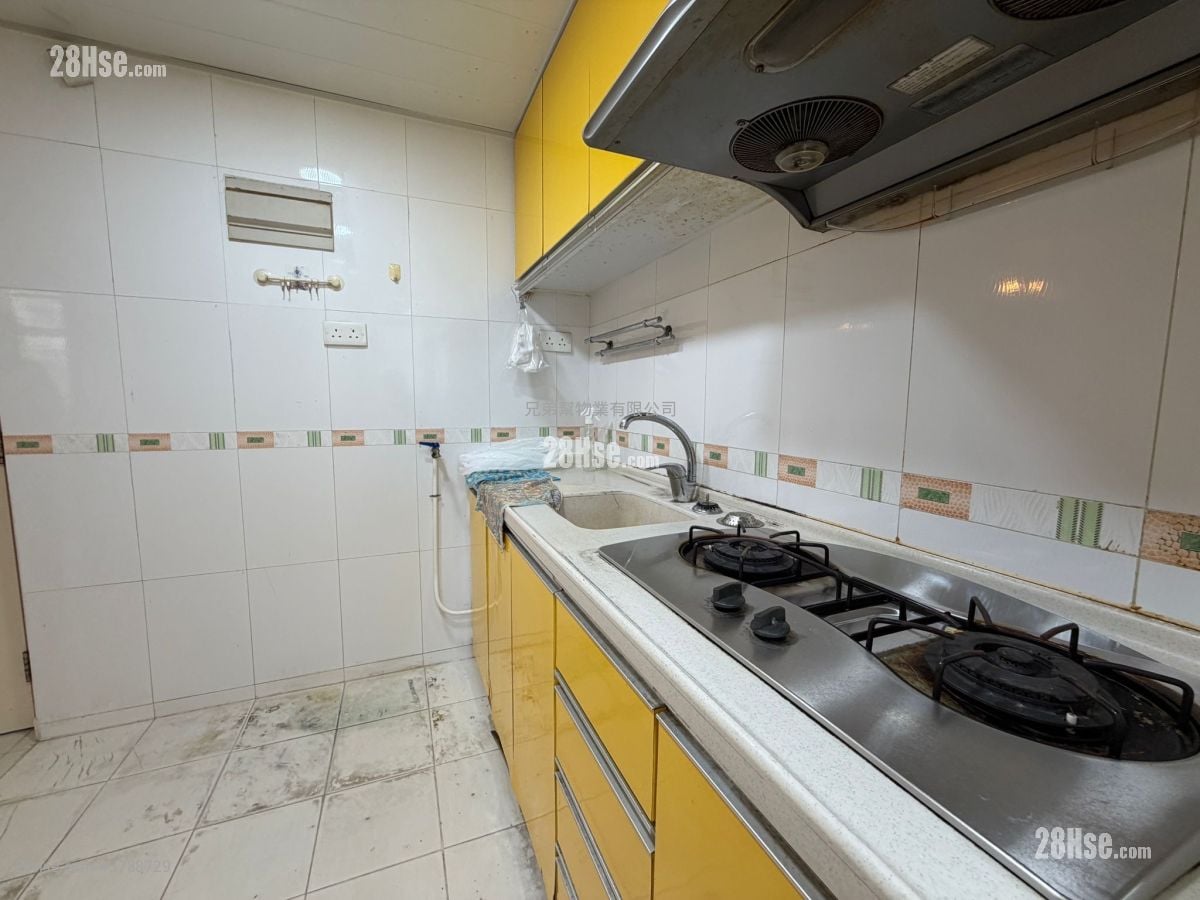 Chung Nga Court Sell 3 Bedrooms , 1 Bathroom 531 ft²