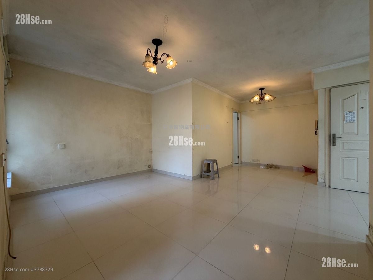 Chung Nga Court Sell 3 Bedrooms , 1 Bathroom 531 ft²