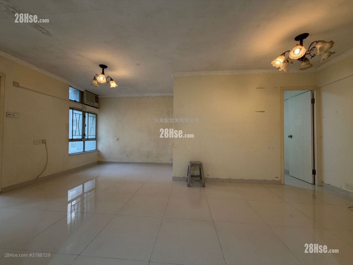 Chung Nga Court Sell 3 Bedrooms , 1 Bathroom 531 ft²