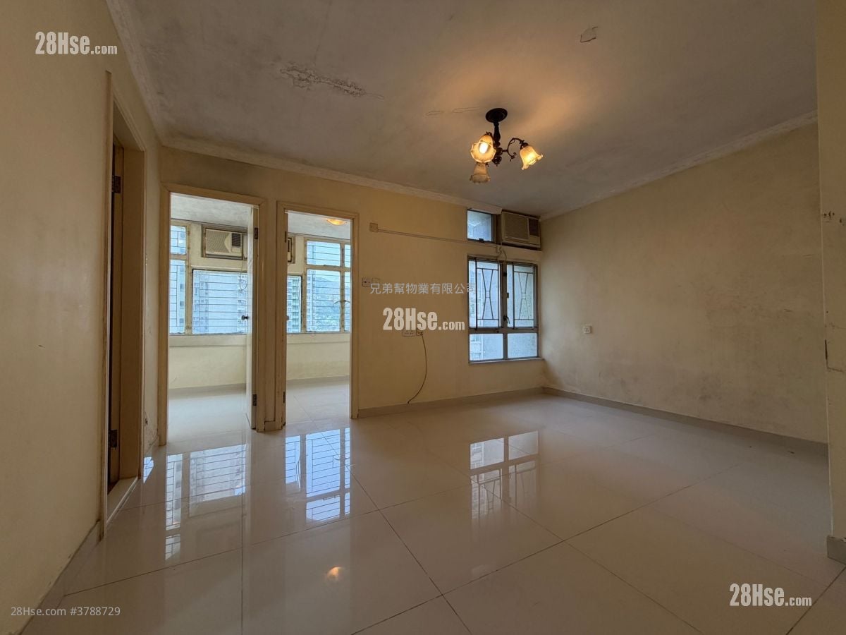 Chung Nga Court Sell 3 Bedrooms , 1 Bathroom 531 ft²
