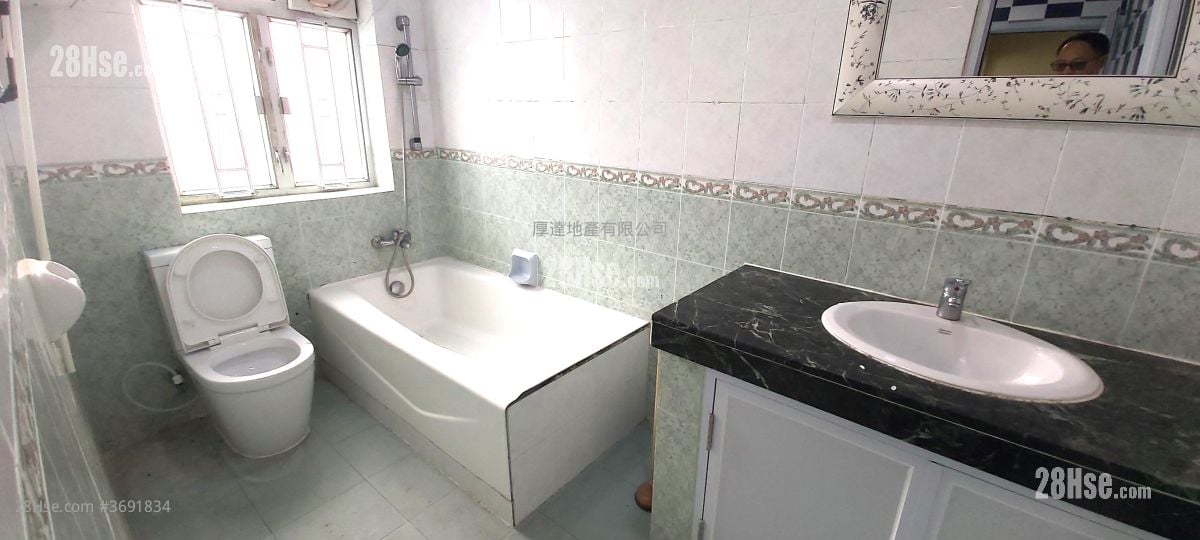 Village Rental 3 Bedrooms , 1 Bathroom 700 ft²