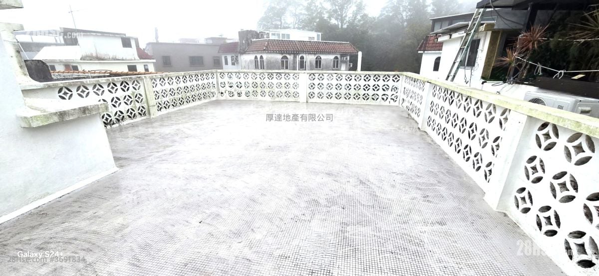 Village Rental 3 Bedrooms , 1 Bathroom 700 ft²