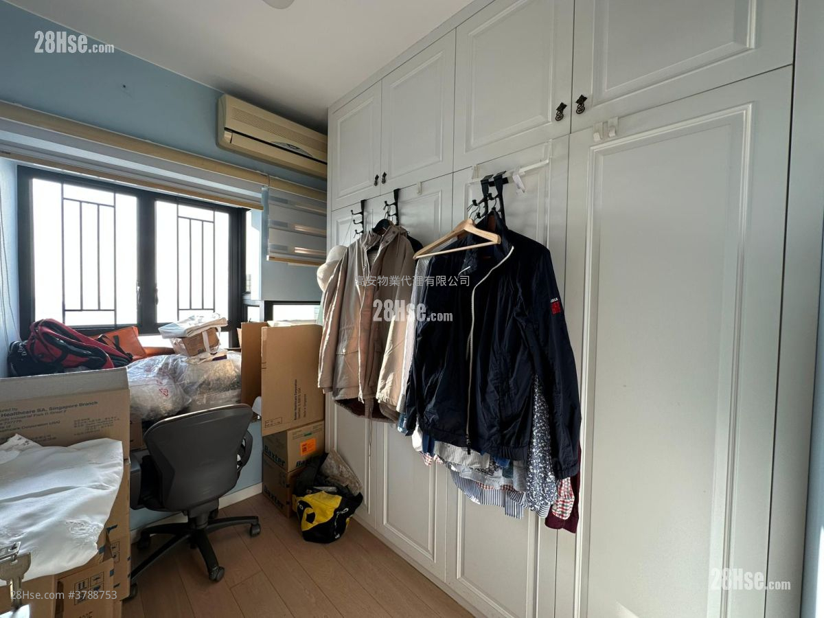 Park Island Sell 3 Bedrooms , 2 Bathrooms 837 ft²