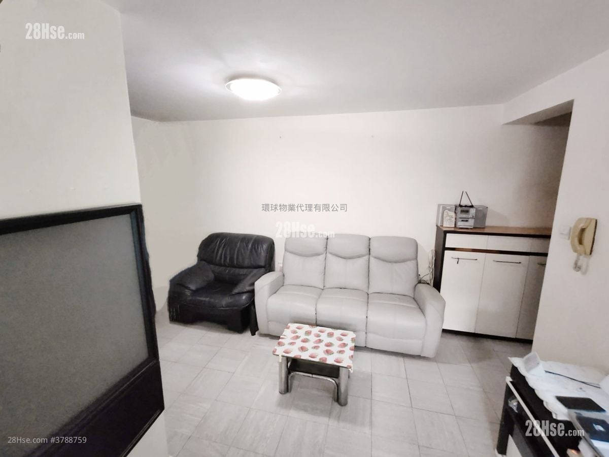 Yan Ming Court Sell 3 Bedrooms , 1 Bathroom 554 ft²