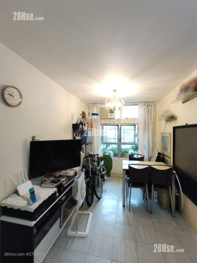 Yan Ming Court Sell 3 Bedrooms , 1 Bathroom 554 ft²