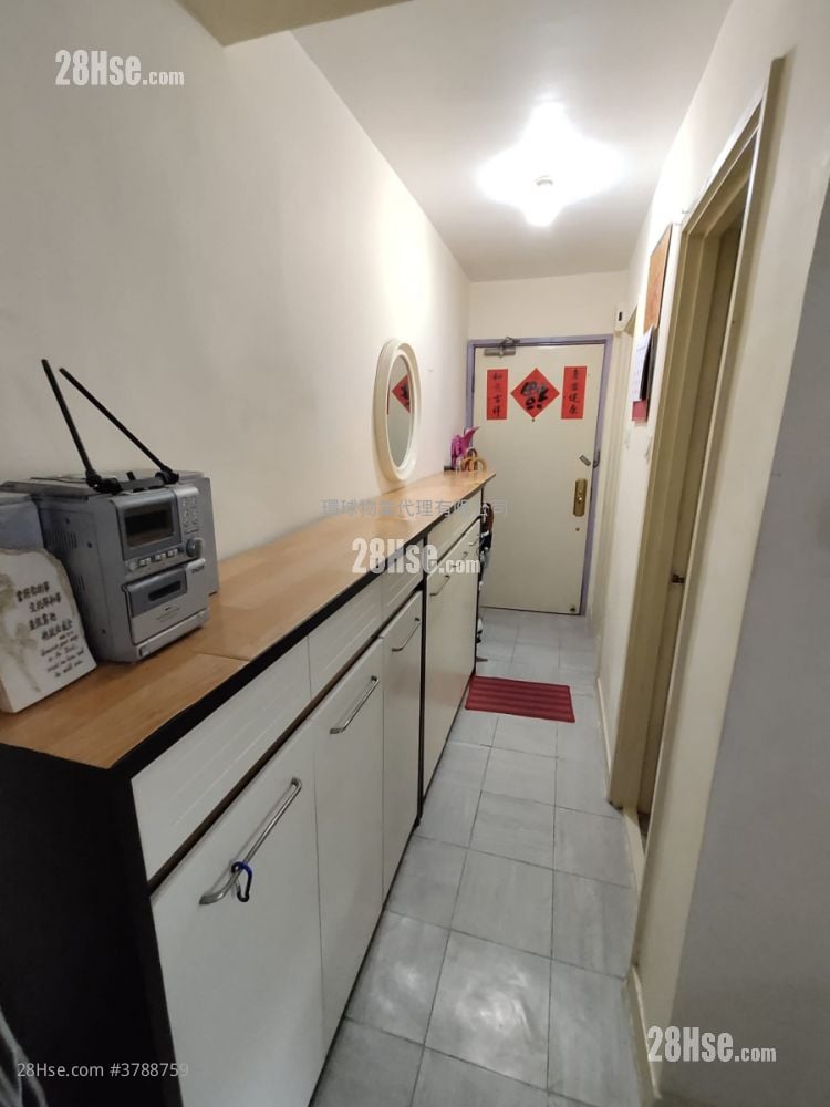 Yan Ming Court Sell 3 Bedrooms , 1 Bathroom 554 ft²