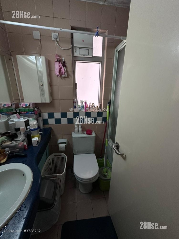 Choi Ming Court Sell 2 Bedrooms , 1 Bathroom 506 ft²