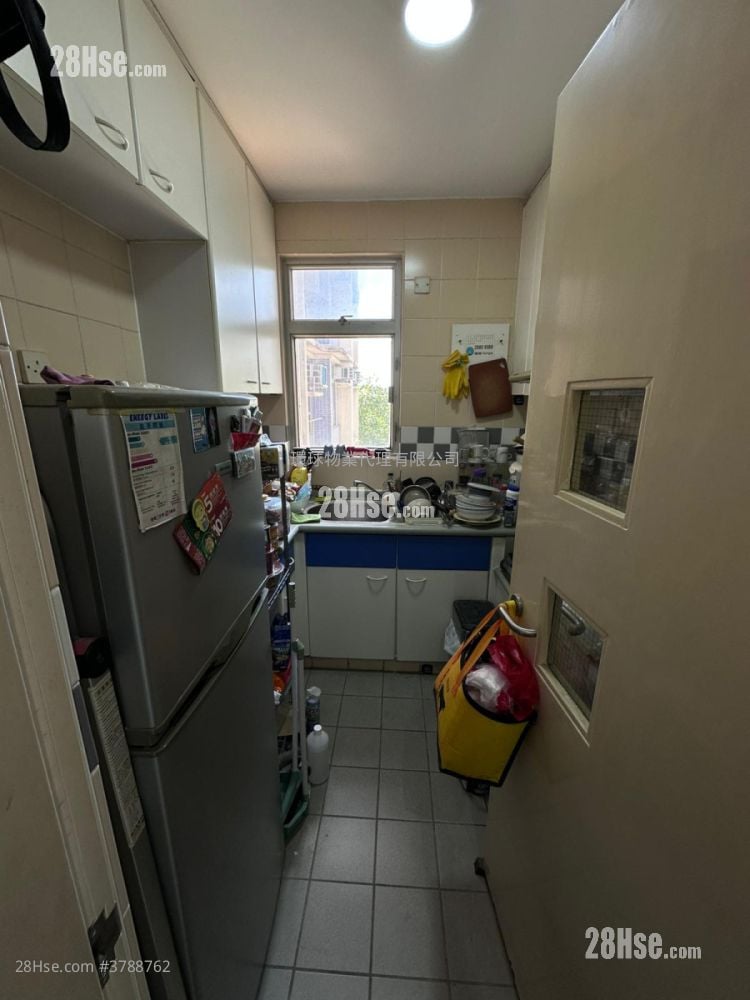 Choi Ming Court Sell 2 Bedrooms , 1 Bathroom 506 ft²