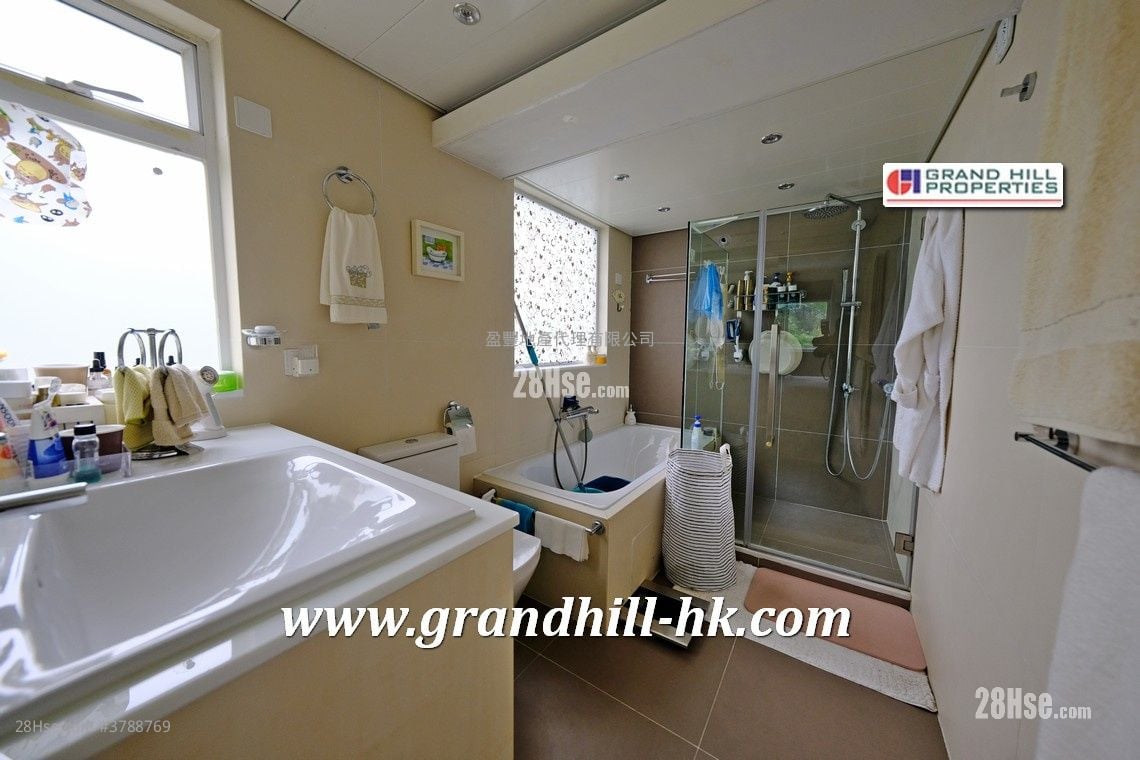 村屋 售盘 1 房 , 1 浴室 700 平方尺