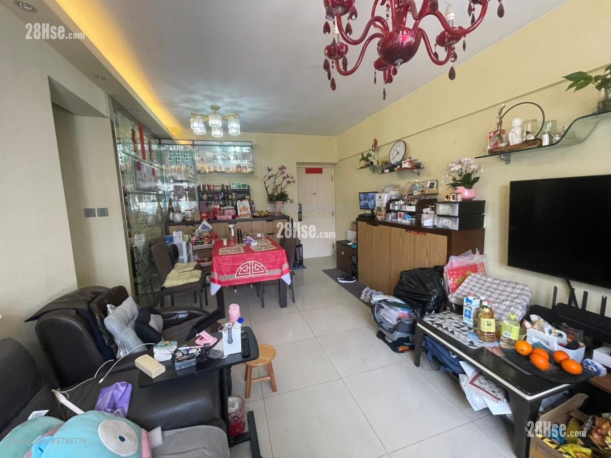Bo Fung Gardens Sell 4 Bedrooms , 2 Bathrooms 822 ft²