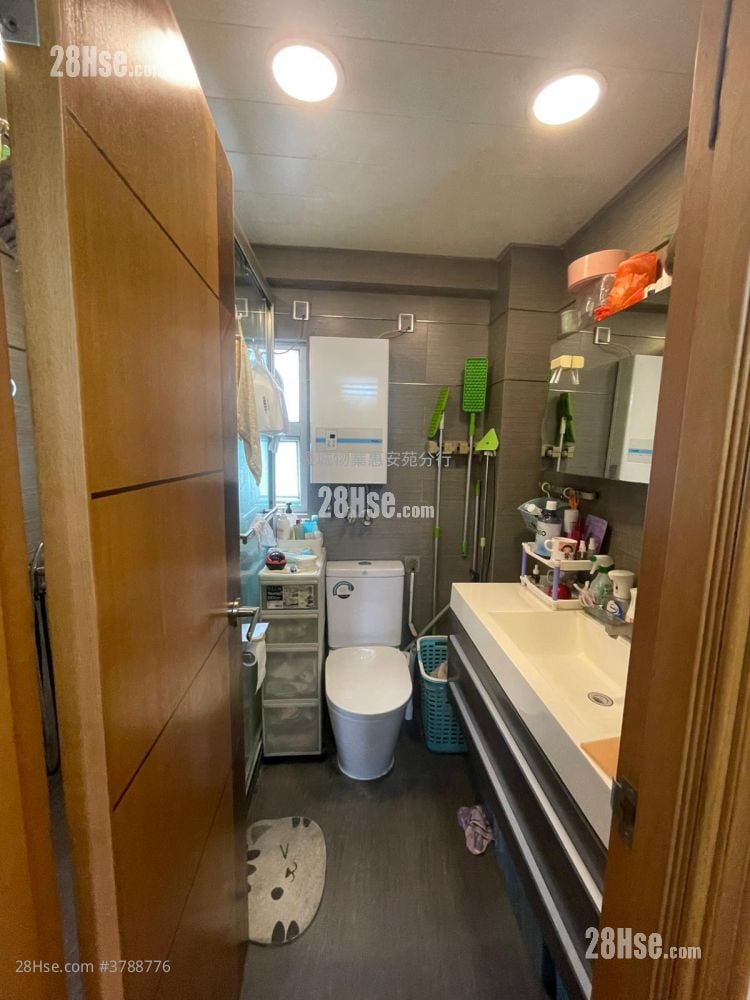 Bo Fung Gardens Sell 4 Bedrooms , 2 Bathrooms 822 ft²