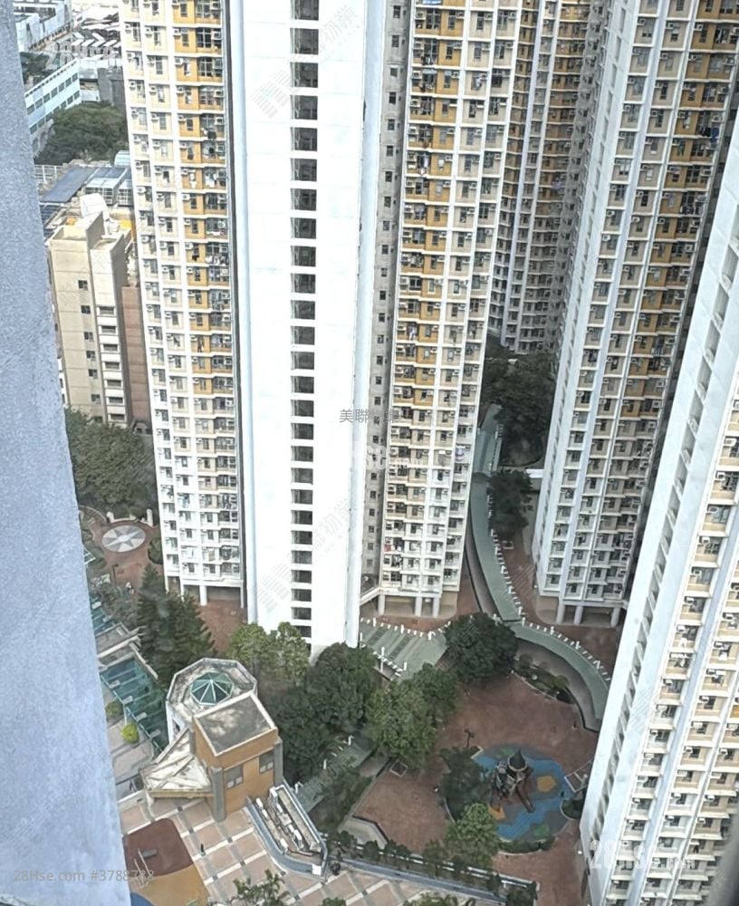 Yu Chui Court Sell 2 Bedrooms , 1 Bathroom 510 ft²