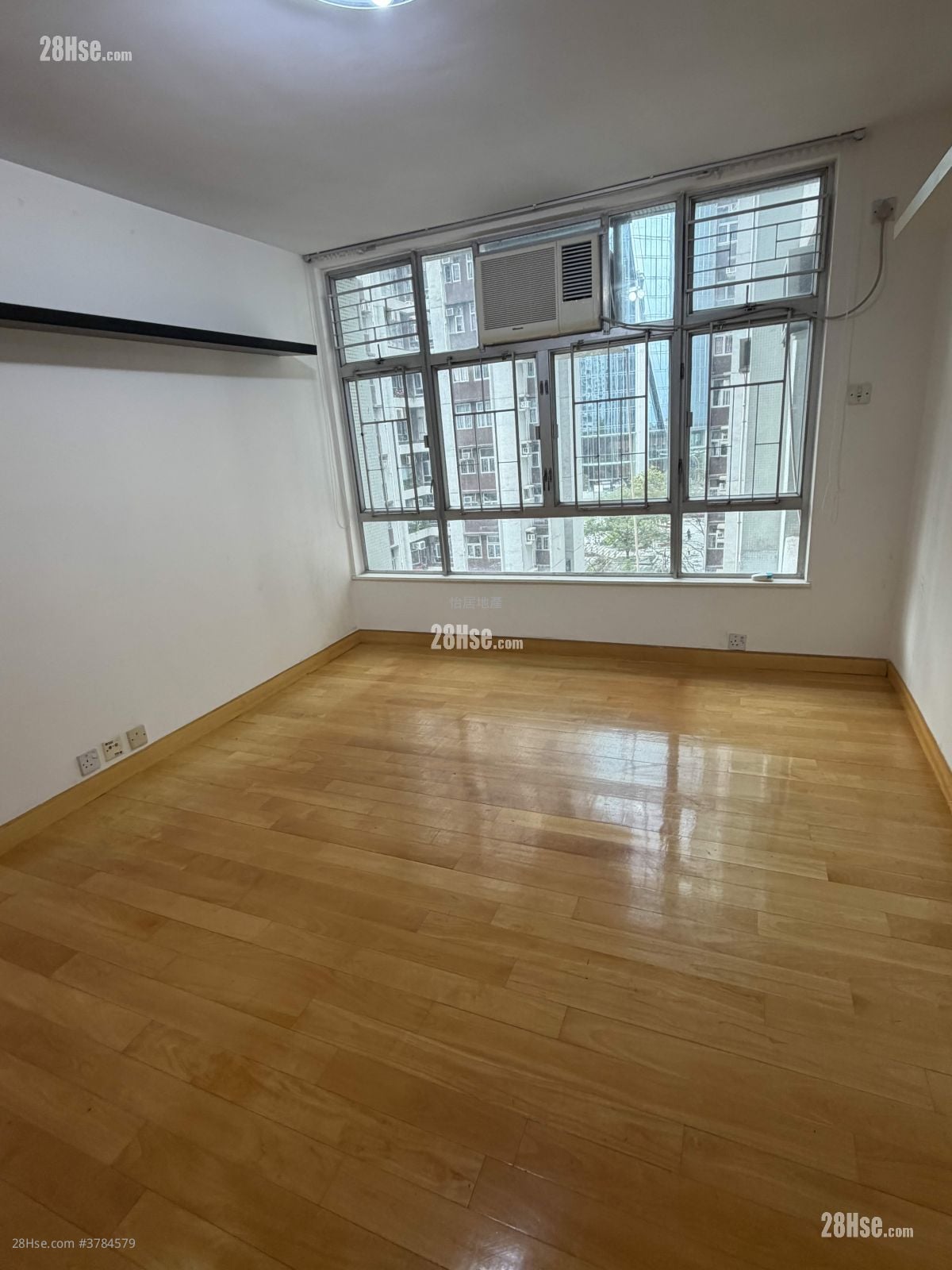 太古城 售盘 3 房 , 1 浴室 702 平方尺