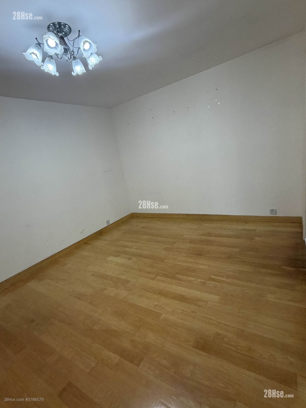 太古城 售盘 3 房 , 1 浴室 702 平方尺