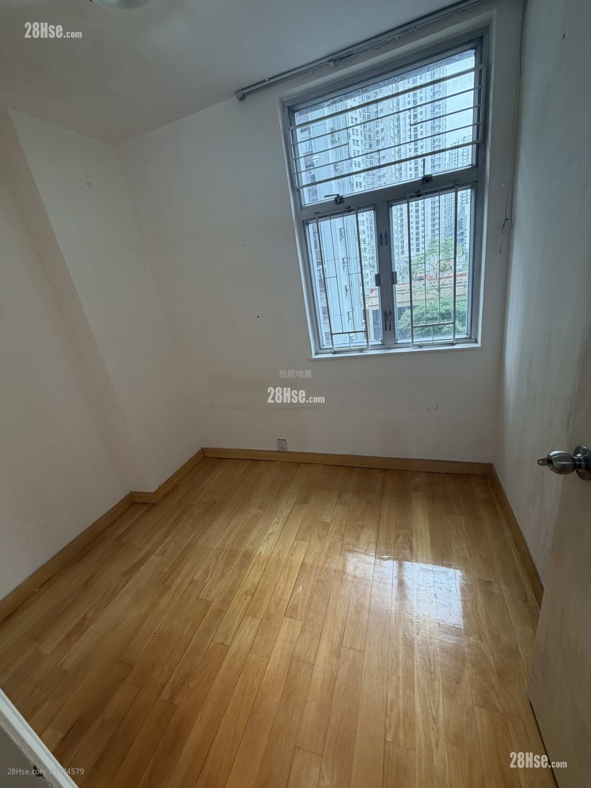 太古城 售盘 3 房 , 1 浴室 702 平方尺