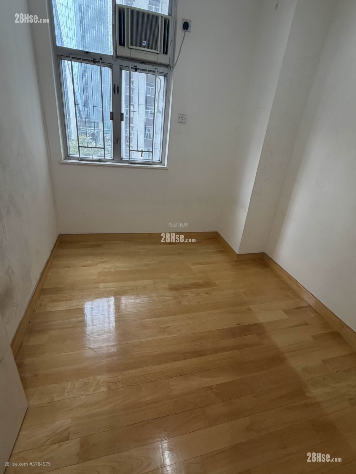 太古城 售盘 3 房 , 1 浴室 702 平方尺