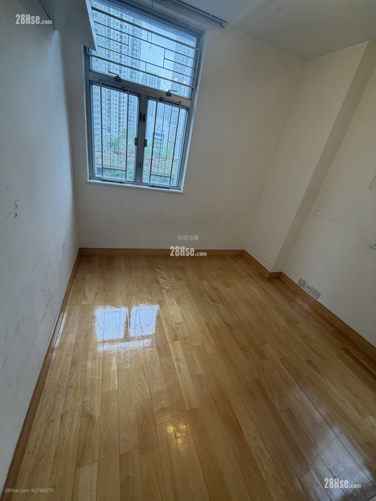 太古城 售盘 3 房 , 1 浴室 702 平方尺