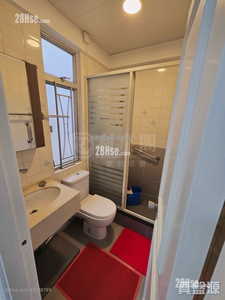 Hung Yat Building Sell 2 Bedrooms 342 ft²