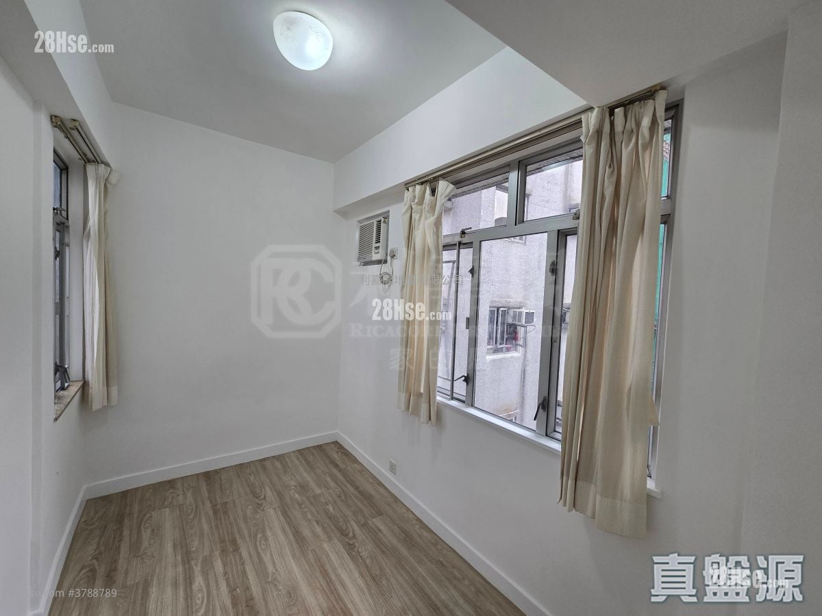 Hung Yat Building Sell 2 Bedrooms 342 ft²