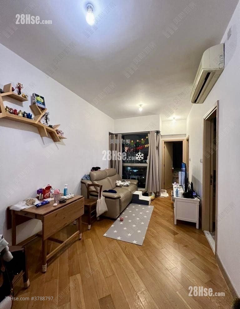 living room: La Grove Sell 2 Bedrooms , 1 Bathroom 480 ft²