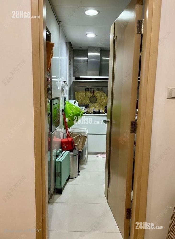 kitchen: La Grove Sell 2 Bedrooms , 1 Bathroom 480 ft²