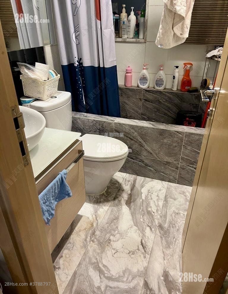 bathroom: La Grove Sell 2 Bedrooms , 1 Bathroom 480 ft²