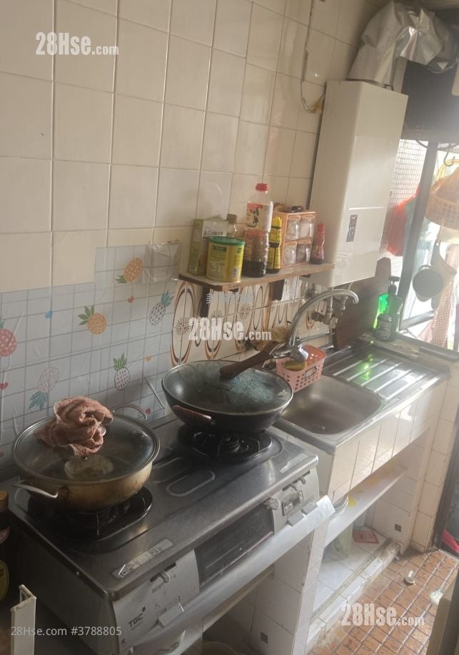 Tsui Yiu Court Sell 2 Bedrooms , 1 Bathroom 452 ft²