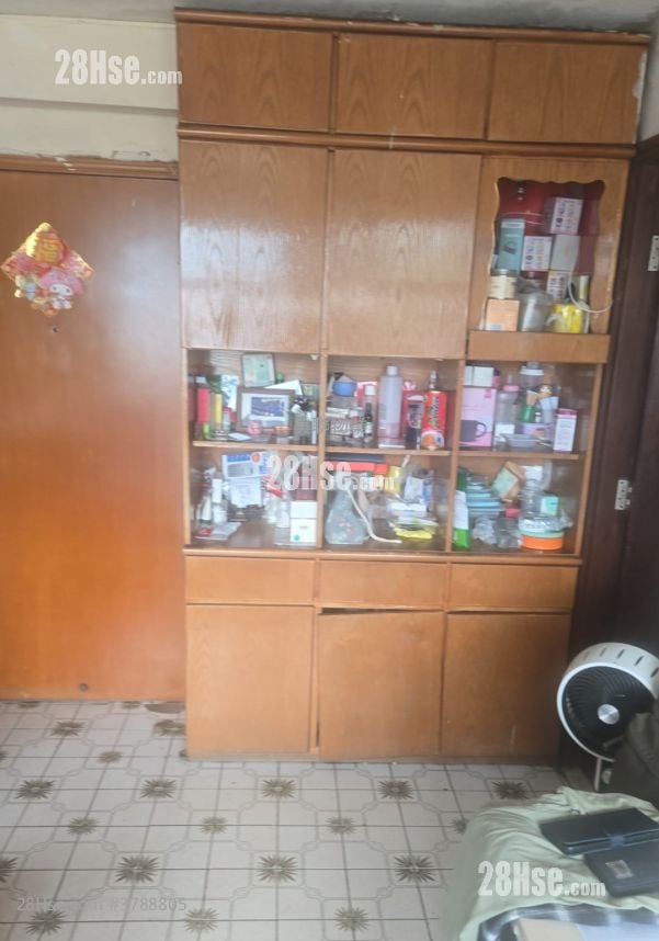 Tsui Yiu Court Sell 2 Bedrooms , 1 Bathroom 452 ft²