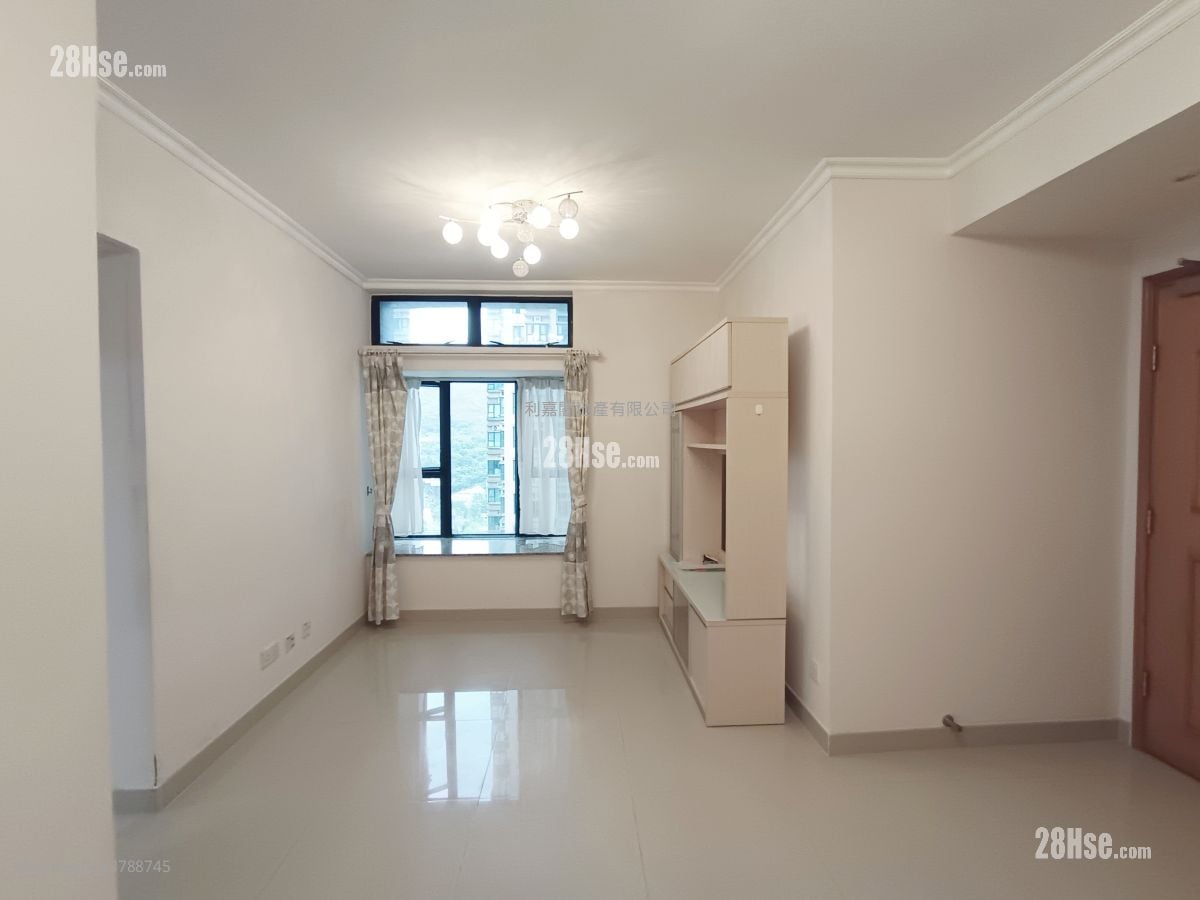 Nan Fung Plaza Rental 2 Bedrooms , 1 Bathroom 455 ft²