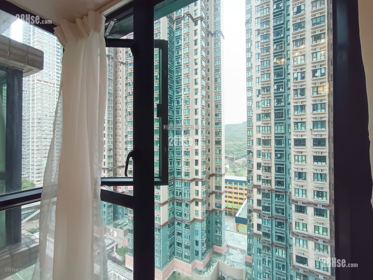 Nan Fung Plaza Rental 2 Bedrooms , 1 Bathroom 455 ft²