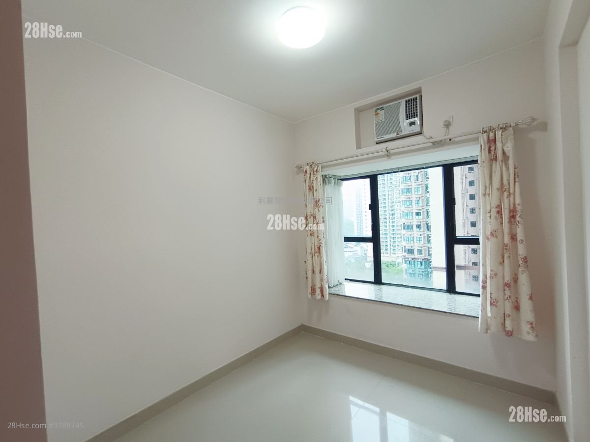 Nan Fung Plaza Rental 2 Bedrooms , 1 Bathroom 455 ft²