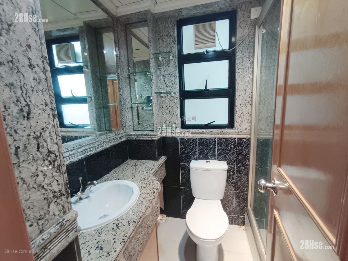 Nan Fung Plaza Rental 2 Bedrooms , 1 Bathroom 455 ft²