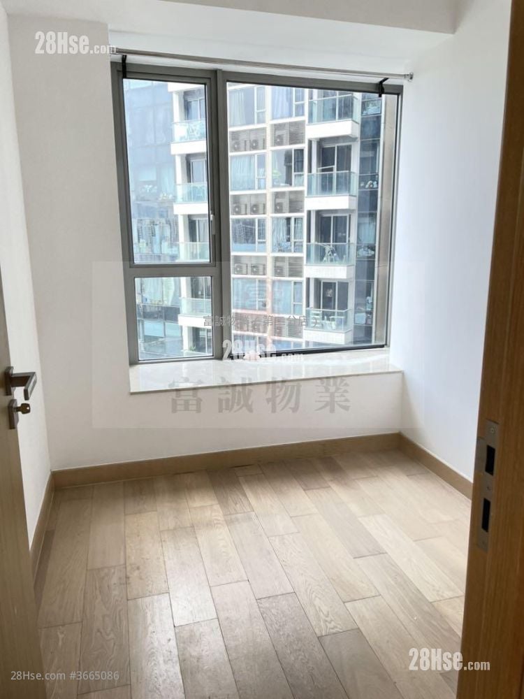 Peninsula East Sell 2 Bedrooms , 1 Bathroom 547 ft²