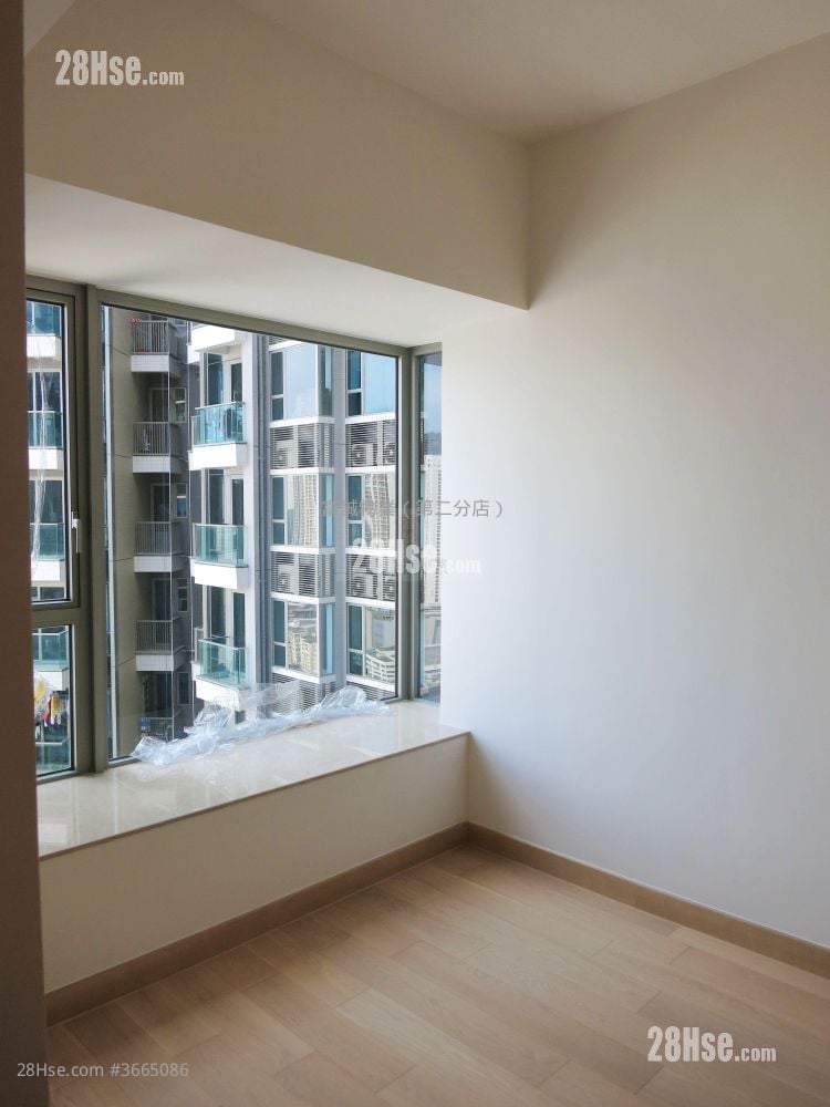 Peninsula East Sell 2 Bedrooms , 1 Bathroom 547 ft²