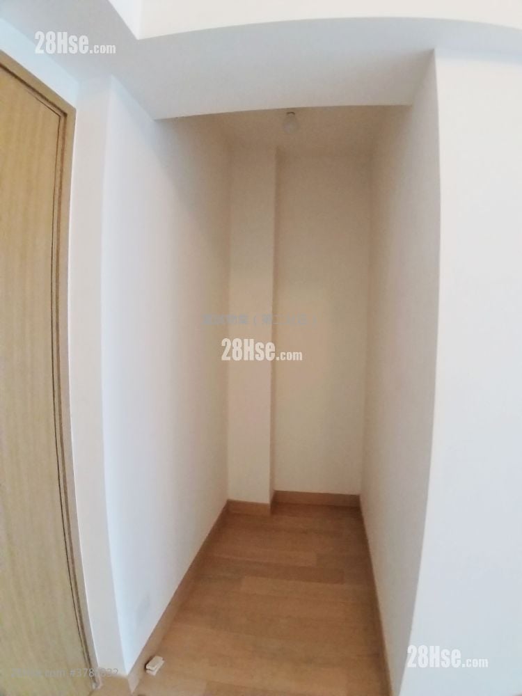 Peninsula East Sell 2 Bedrooms , 1 Bathroom 547 ft²