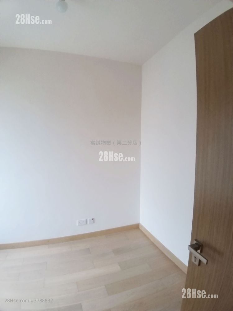 Peninsula East Sell 2 Bedrooms , 1 Bathroom 547 ft²