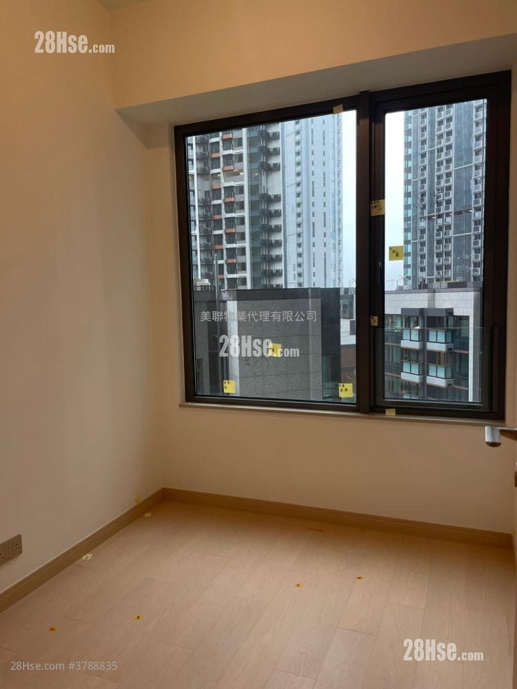 K. Summit Sell 3 Bedrooms , 3 Bathrooms 766 ft²