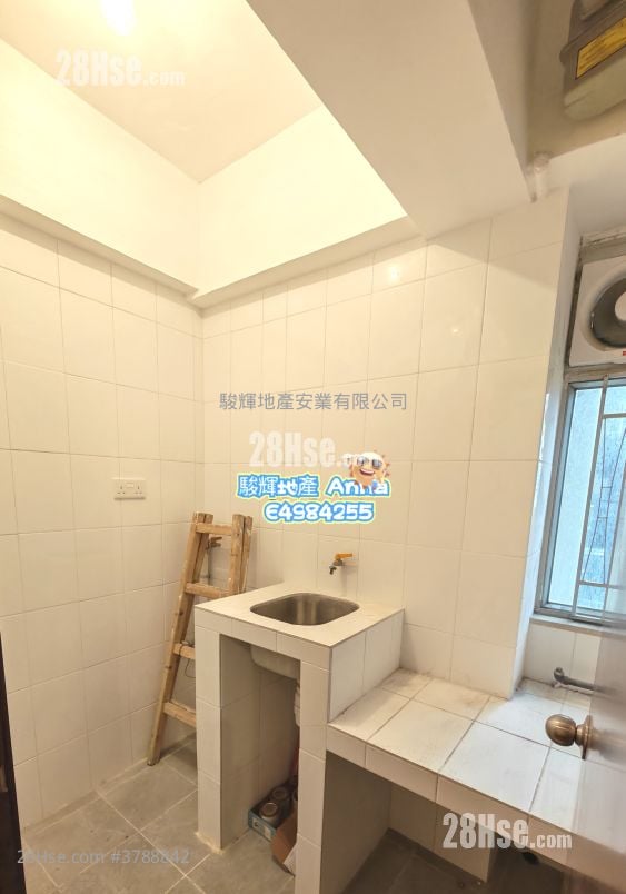 Tak Bo Building Sell 2 Bedrooms , 1 Bathroom 408 ft²
