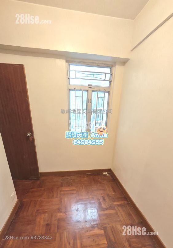 Tak Bo Building Sell 2 Bedrooms , 1 Bathroom 408 ft²