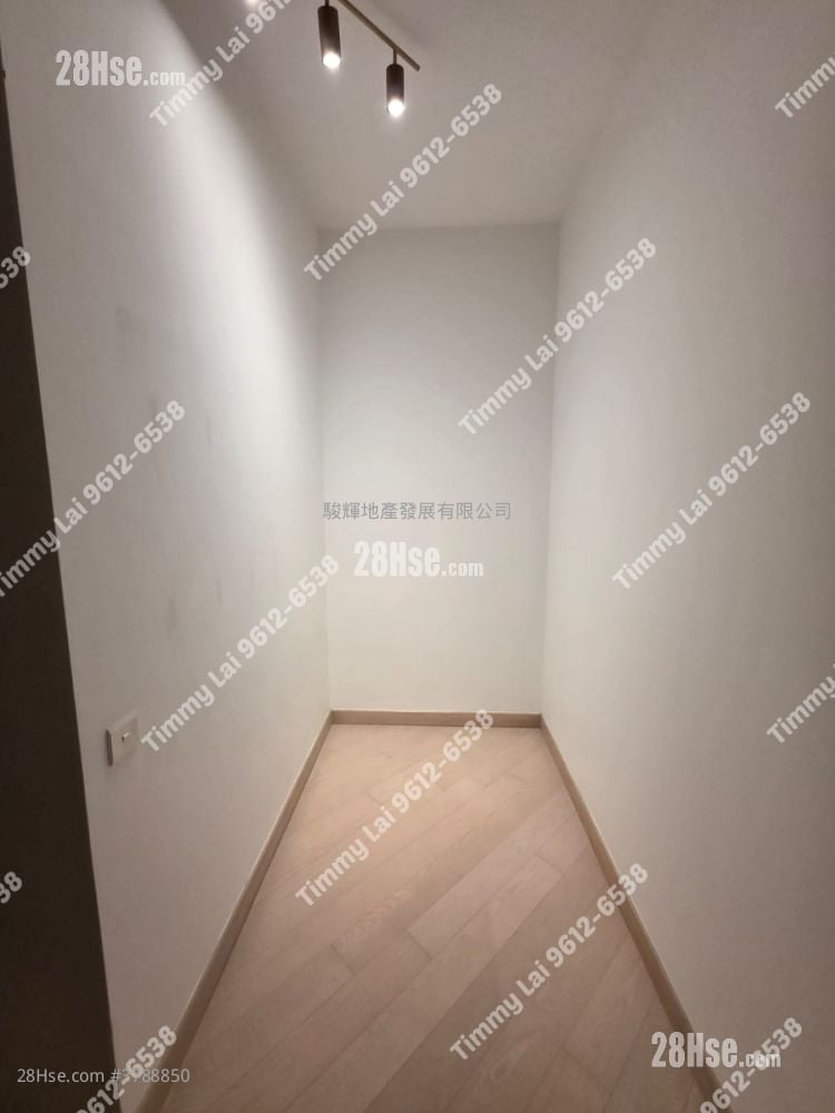 主人房: 名铸 租盘 2 房 , 2 浴室 1,133 平方尺