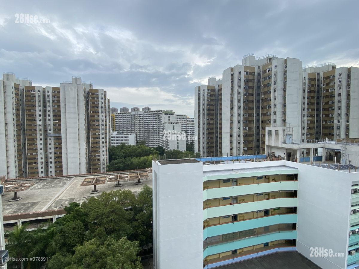 Siu Shan Court Sell 2 Bedrooms , 1 Bathroom 546 ft²