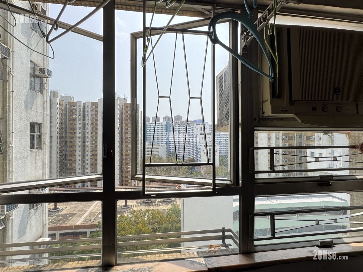 Siu Shan Court Sell 2 Bedrooms , 1 Bathroom 546 ft²