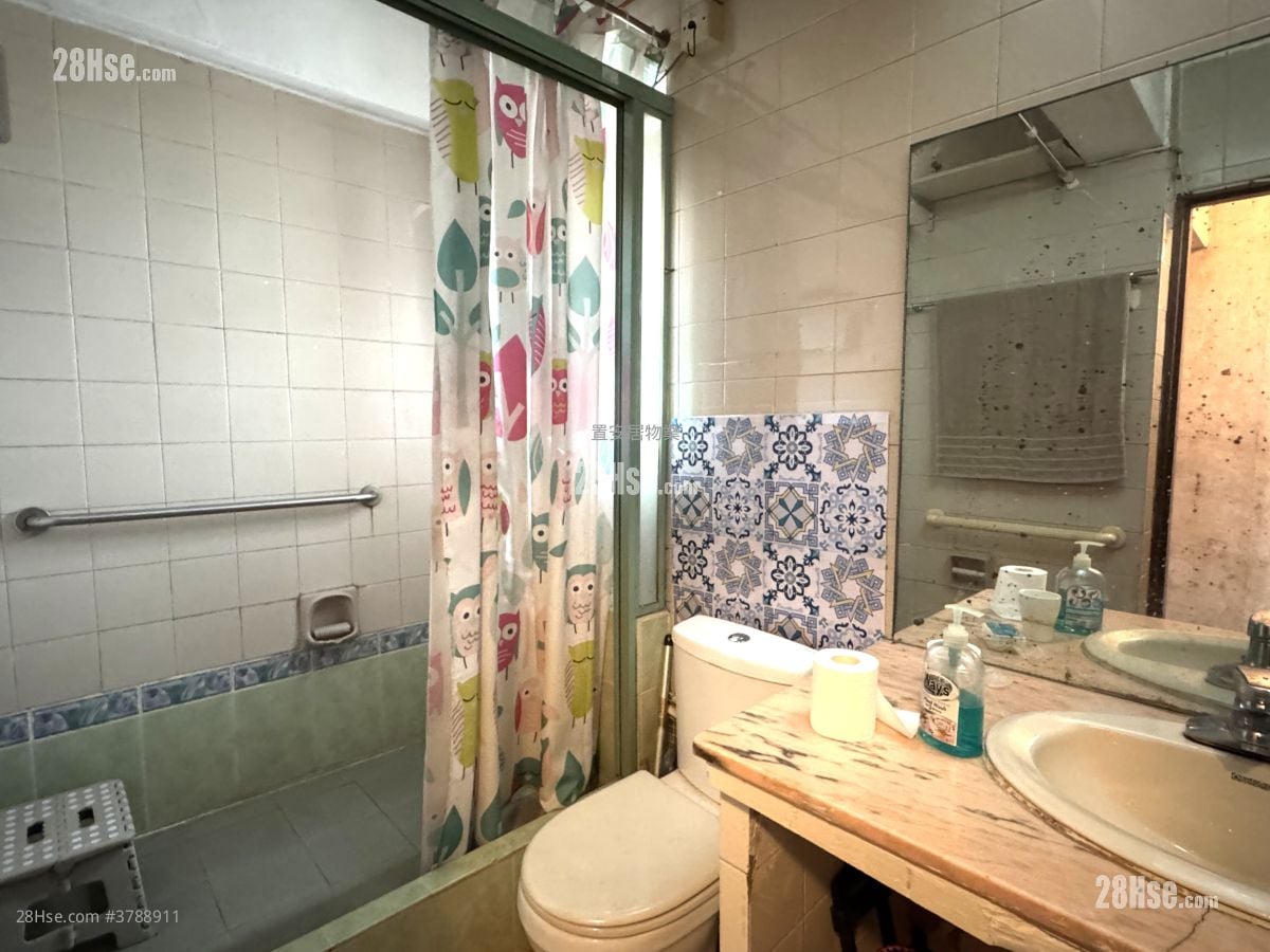 Siu Shan Court Sell 2 Bedrooms , 1 Bathroom 546 ft²