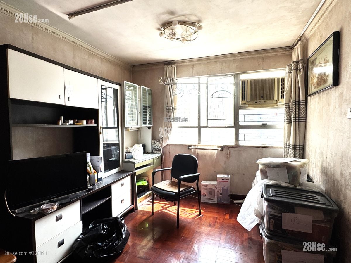 Siu Shan Court Sell 2 Bedrooms , 1 Bathroom 546 ft²