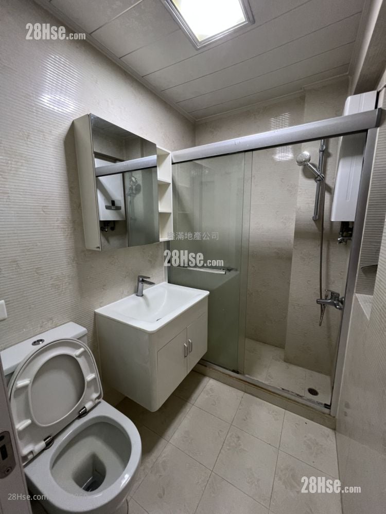 Man Hee Mansion Rental 2 Bedrooms , 1 Bathroom 394 ft²