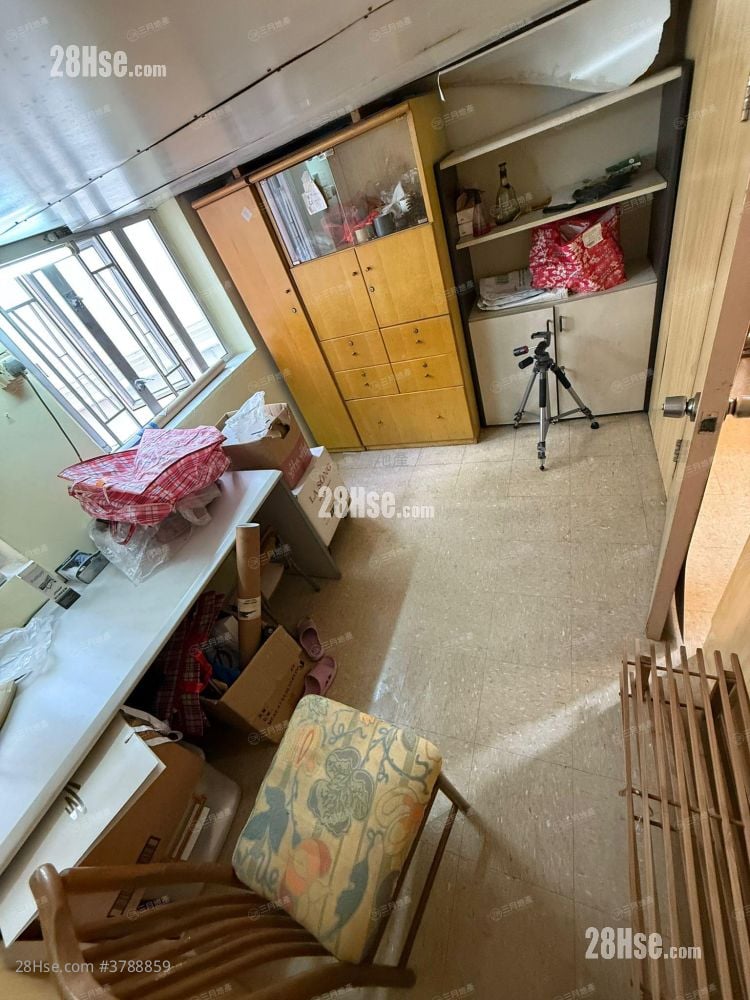 127 Prince Edward Road West Sell 4 Bedrooms 633 ft²