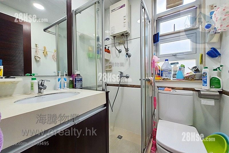 村屋 售盘 3 房 , 2 浴室 700 平方尺